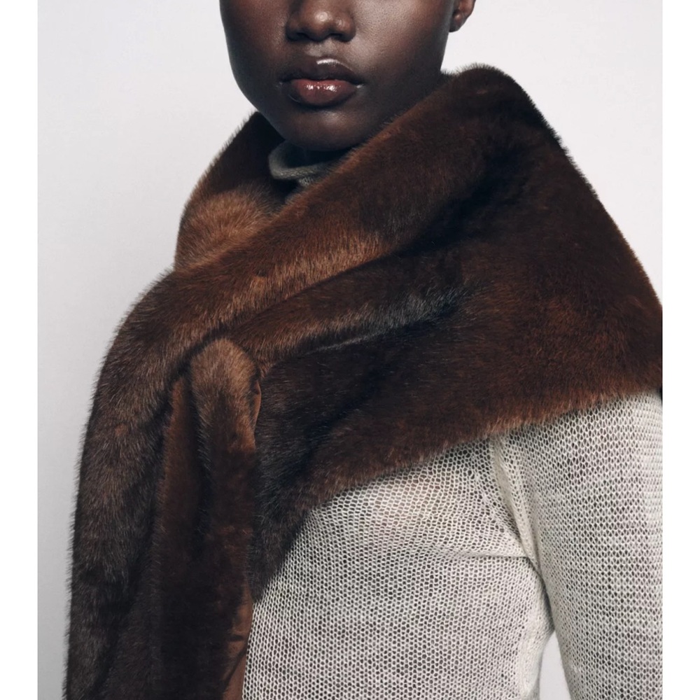TRIANGULAR FAUX FUR SCARF